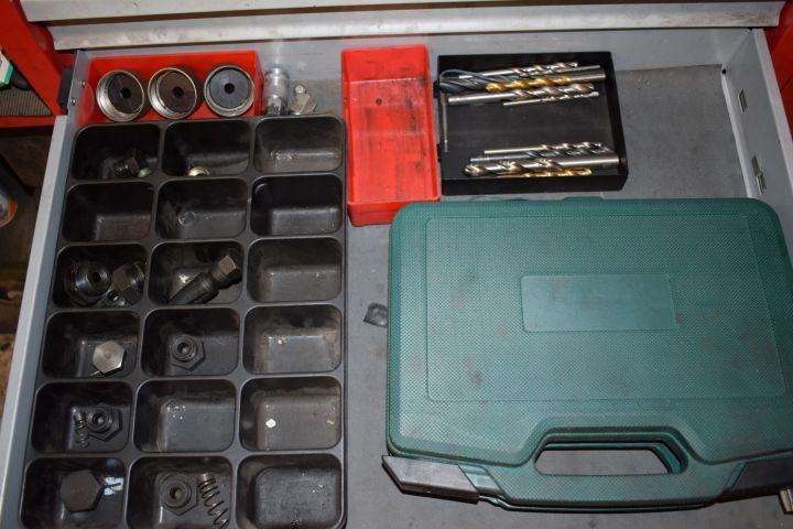 593739-12 Workbench USAG 514 with tools etc.