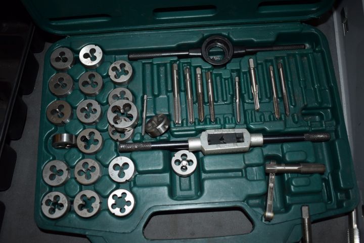 593739-13 Workbench USAG 514 with tools etc.