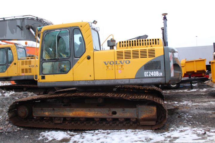 626504-2 Crawler excavator Volvo EC-240B LR -2004 (long range, approx. 9400h, S60 bracket)