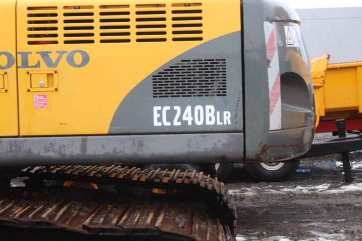 626504-3 Crawler excavator Volvo EC-240B LR -2004 (long range, approx. 9400h, S60 bracket)