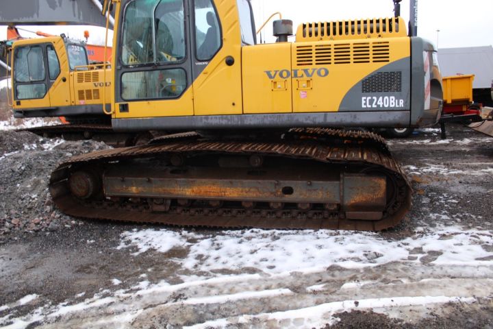 626504-5 Crawler excavator Volvo EC-240B LR -2004 (long range, approx. 9400h, S60 bracket)