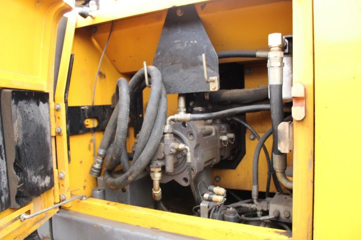 626504-12 Crawler excavator Volvo EC-240B LR -2004 (long range, approx. 9400h, S60 bracket)