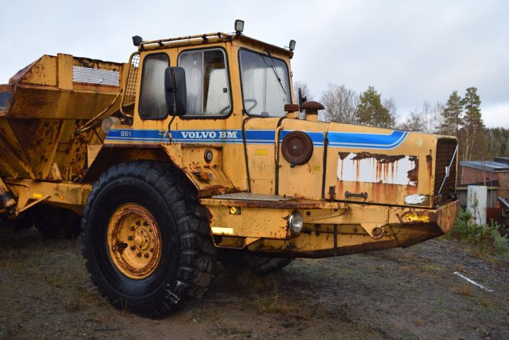 631184-18 Dumper Volvo BM 861