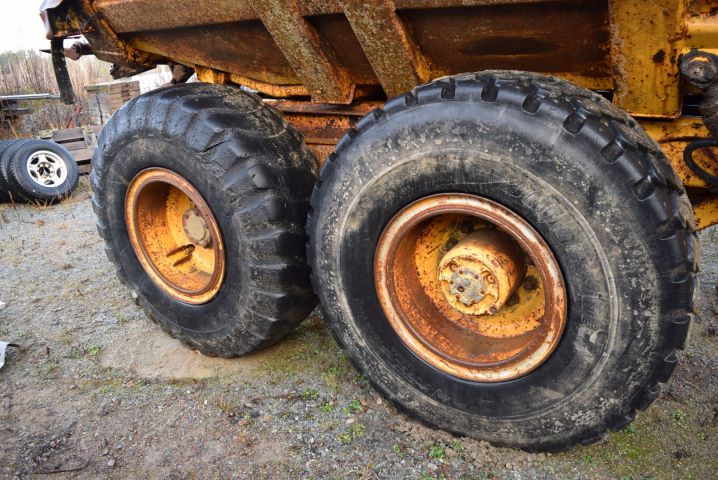 631184-22 Dumper Volvo BM 861