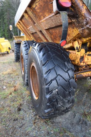 631184-24 Dumper Volvo BM 861