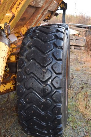 631184-26 Dumper Volvo BM 861