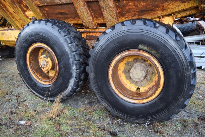 631184-25 Dumper Volvo BM 861