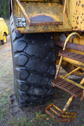 631184-28 Dumper Volvo BM 861