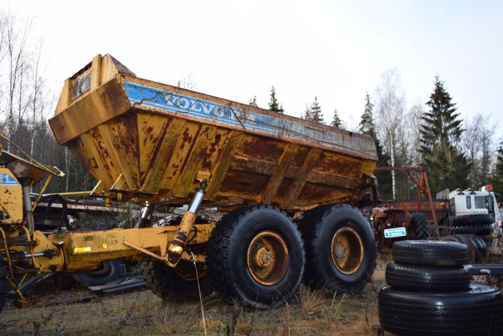 631184-32 Dumper Volvo BM 861