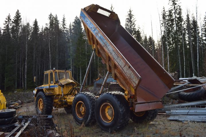 631184-34 Dumper Volvo BM 861