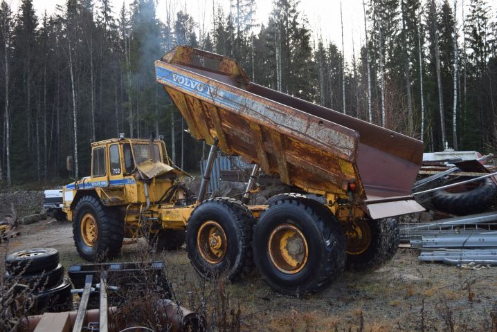 631184-33 Dumper Volvo BM 861
