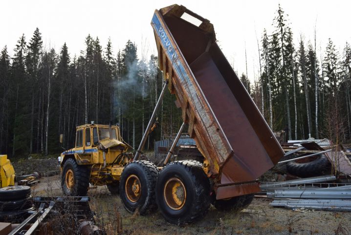 631184-35 Dumper Volvo BM 861