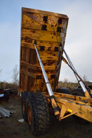 631184-37 Dumper Volvo BM 861