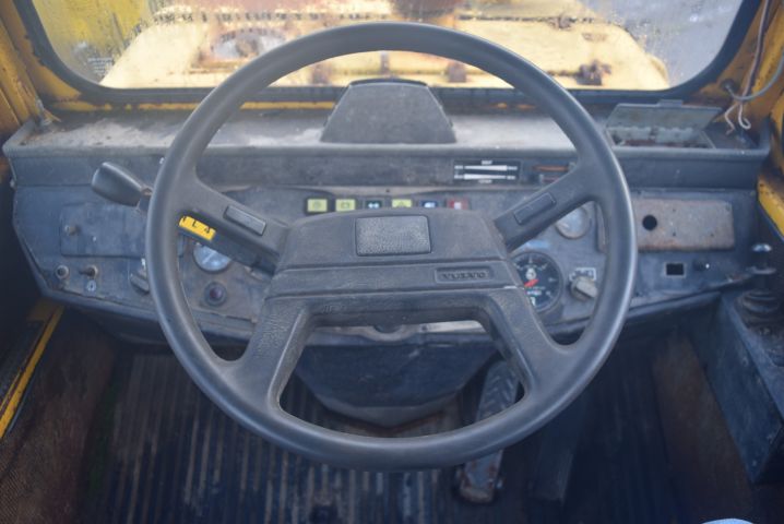 631184-46 Dumper Volvo BM 861