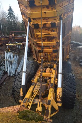 631184-49 Dumper Volvo BM 861