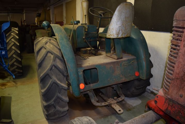 631187-11 Veteran Tractor Field Marshall Series 2 - 1950