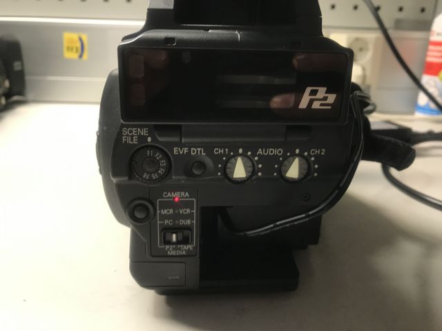 622203-4 Panasonic AGHVX201AE DVC Pro HD P2 camcorder
