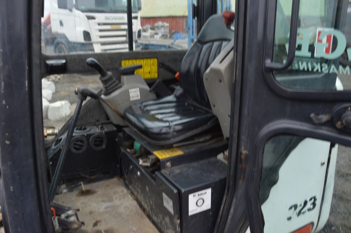 631239-10 Crawler excavator Bobcat 323