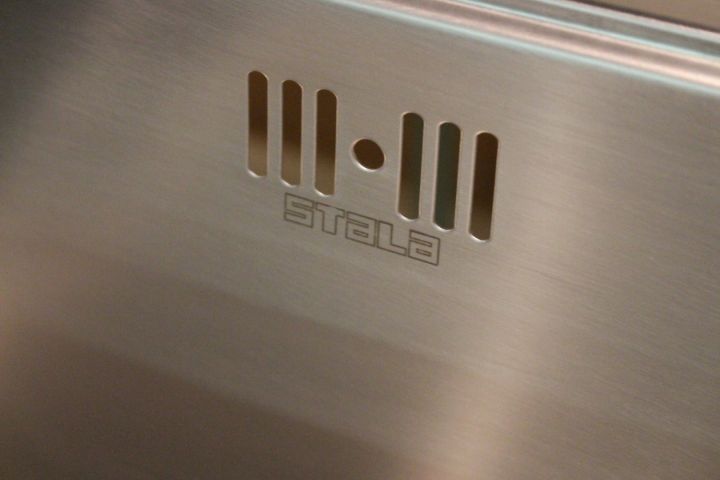 627041-5 Tvättbänk, elektriskt höj och sänkbart skötbord Jeltec, Ny