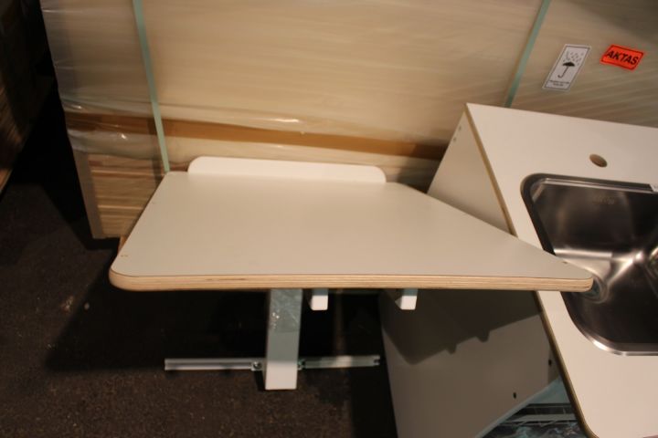 627041-9 Tvättbänk, elektriskt höj och sänkbart skötbord Jeltec, Ny