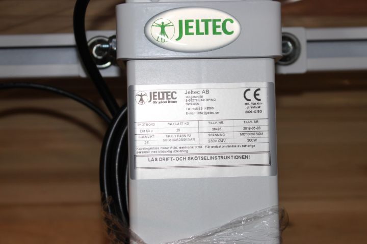 627041-10 Tvättbänk, elektriskt höj och sänkbart skötbord Jeltec, Ny