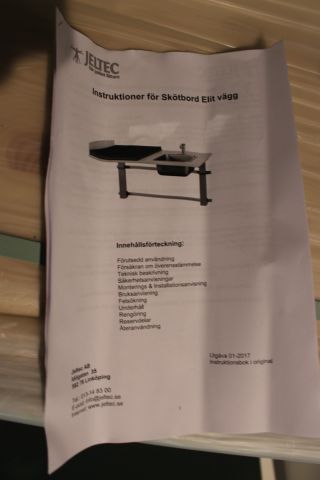 627041-14 Tvättbänk, elektriskt höj och sänkbart skötbord Jeltec, Ny