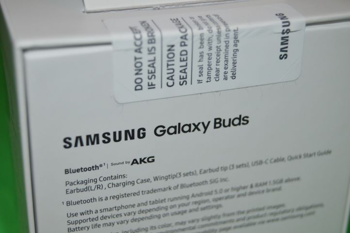 594110-4 Earbuds R170 White