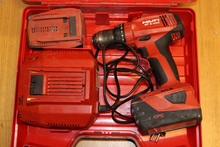616291-1 Hilit & Milwaukee screwdriver with charger