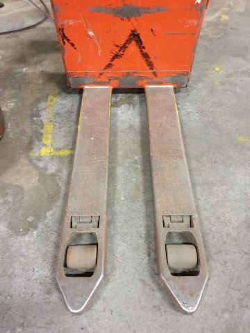 600091-2 Electric pallet carrier Linde T18 2005 repair object