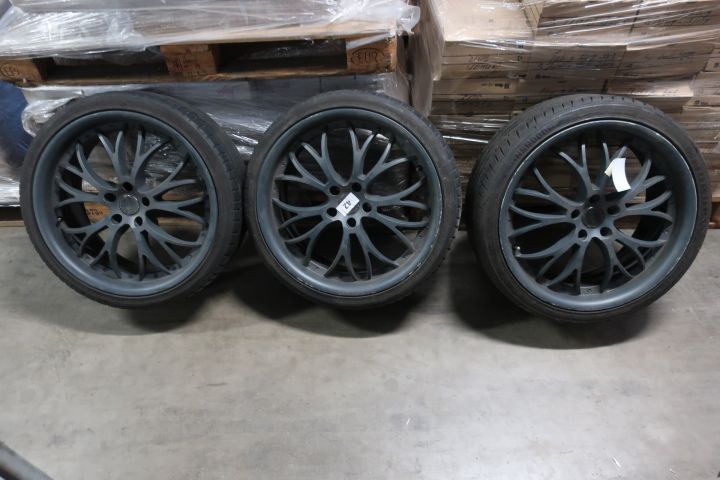 628059-1 3 Alloy wheels OXXO 19 "