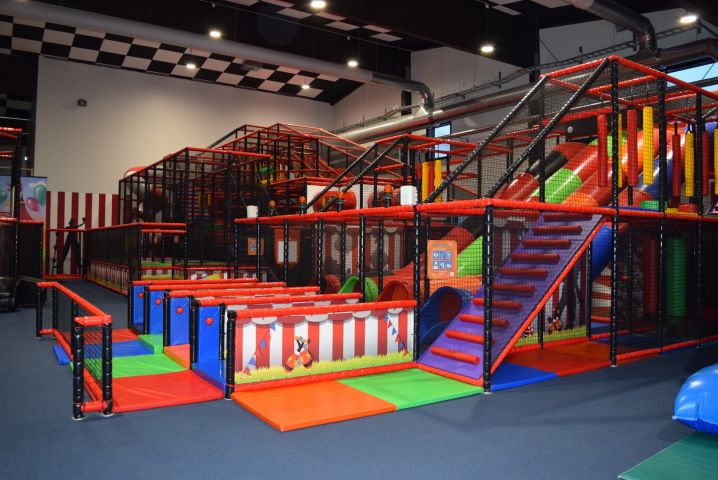 636157-3 Complete play area approx 23 x 10 meters (SPI) - 2019