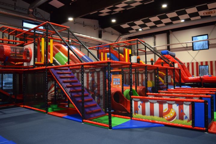 636157-15 Complete play area approx 23 x 10 meters (SPI) - 2019