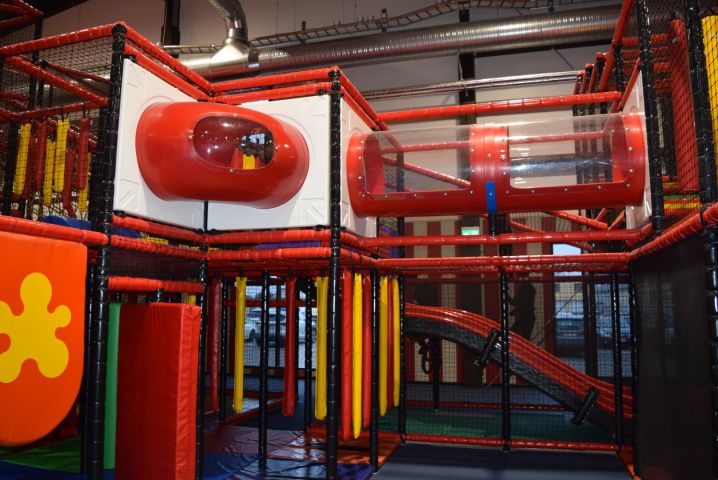 636157-63 Complete play area approx 23 x 10 meters (SPI) - 2019