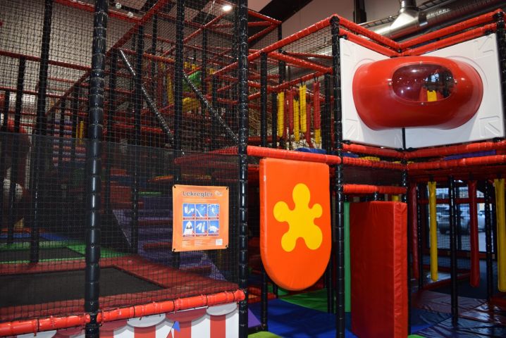636157-64 Complete play area approx 23 x 10 meters (SPI) - 2019