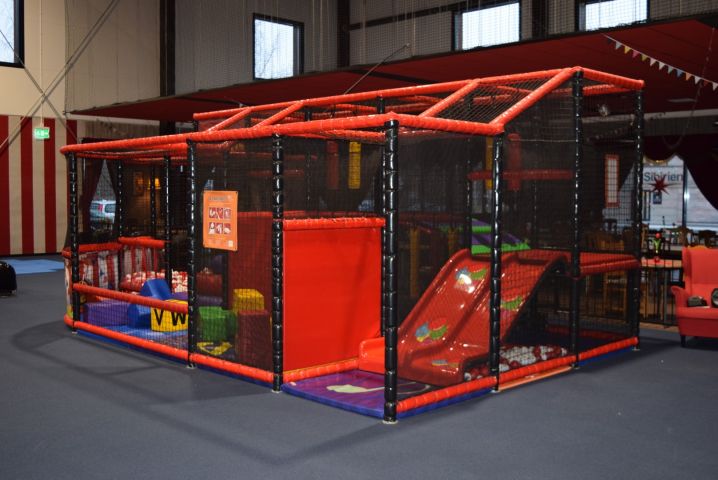 636157-65 Complete play area approx 23 x 10 meters (SPI) - 2019