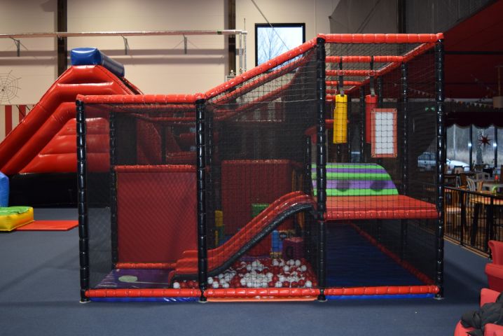 636157-66 Complete play area approx 23 x 10 meters (SPI) - 2019