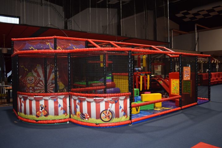 636157-69 Complete play area approx 23 x 10 meters (SPI) - 2019