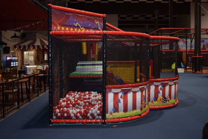 636157-70 Complete play area approx 23 x 10 meters (SPI) - 2019
