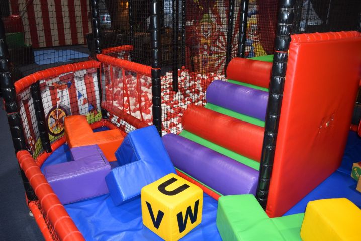 636157-73 Complete play area approx 23 x 10 meters (SPI) - 2019