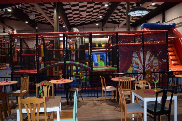 636157-75 Complete play area approx 23 x 10 meters (SPI) - 2019
