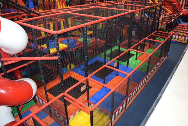 636157-79 Complete play area approx 23 x 10 meters (SPI) - 2019