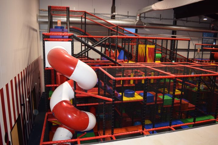 636157-80 Complete play area approx 23 x 10 meters (SPI) - 2019