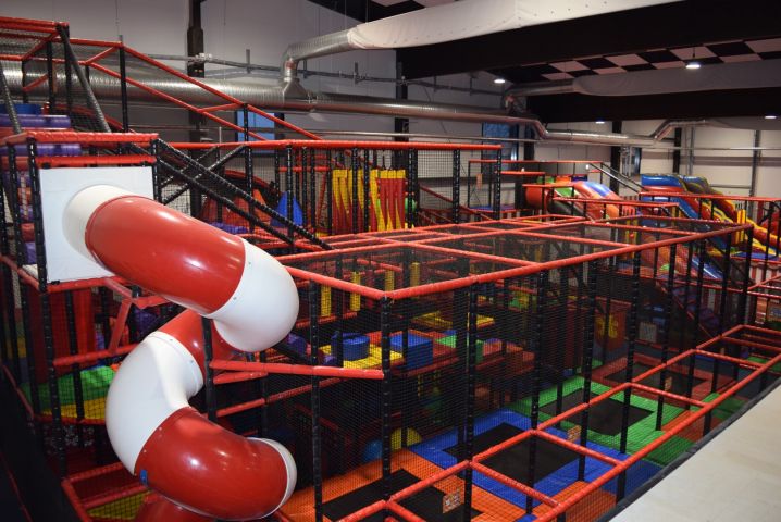 636157-81 Complete play area approx 23 x 10 meters (SPI) - 2019