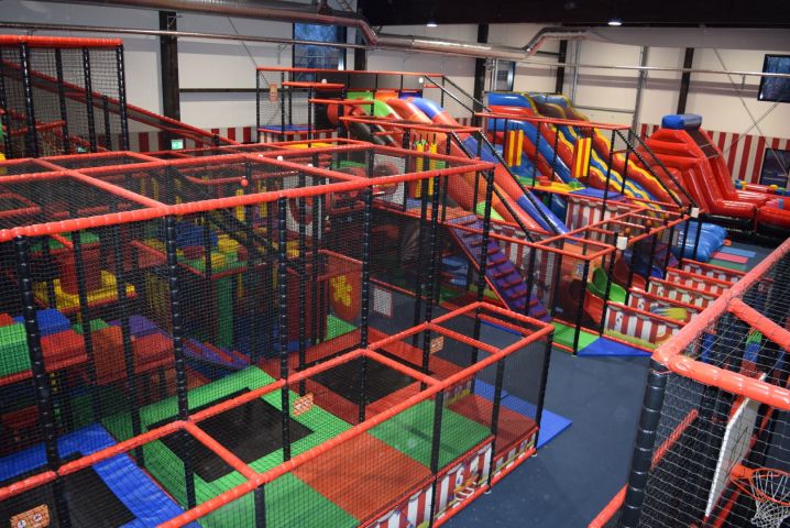 636157-82 Complete play area approx 23 x 10 meters (SPI) - 2019