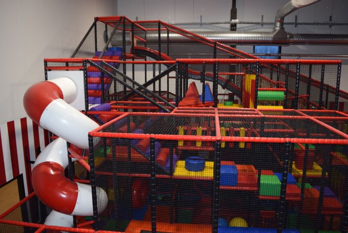 636157-83 Complete play area approx 23 x 10 meters (SPI) - 2019