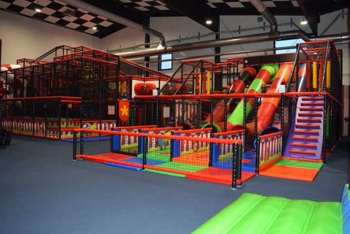 636157-85 Complete play area approx 23 x 10 meters (SPI) - 2019