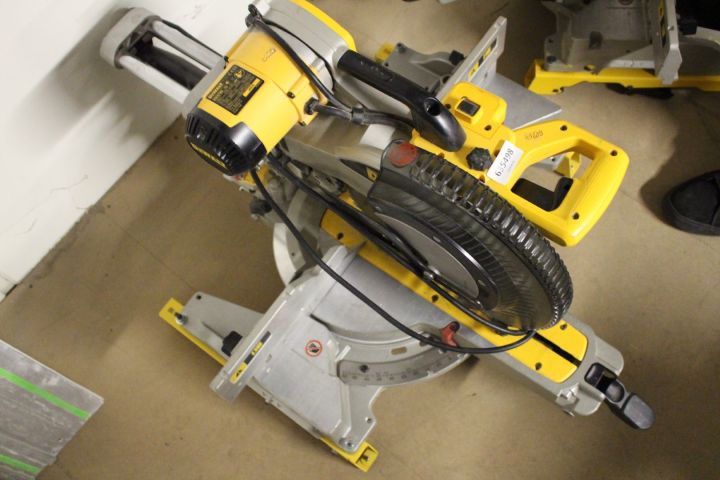 635498-2 Cutting and cutting saw Dewalt DW5780-QS