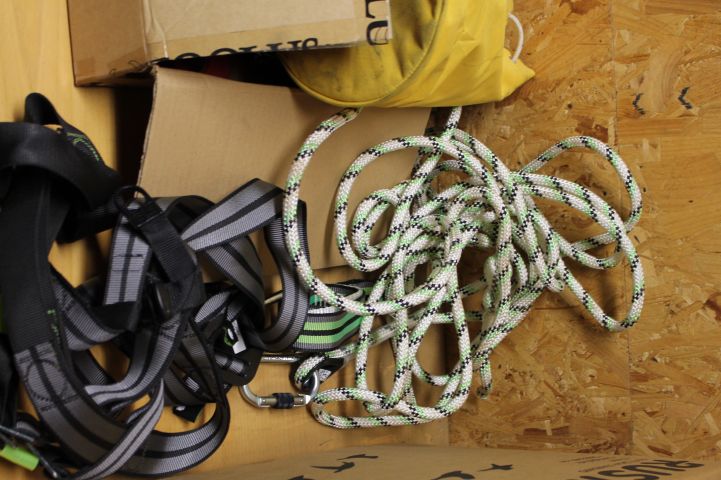 634440-4 1st fallskydds sele (nytt) + diverse arbetskläder / stövlar