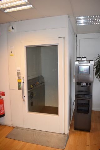 593809-1 Platform elevator Aritco 7000