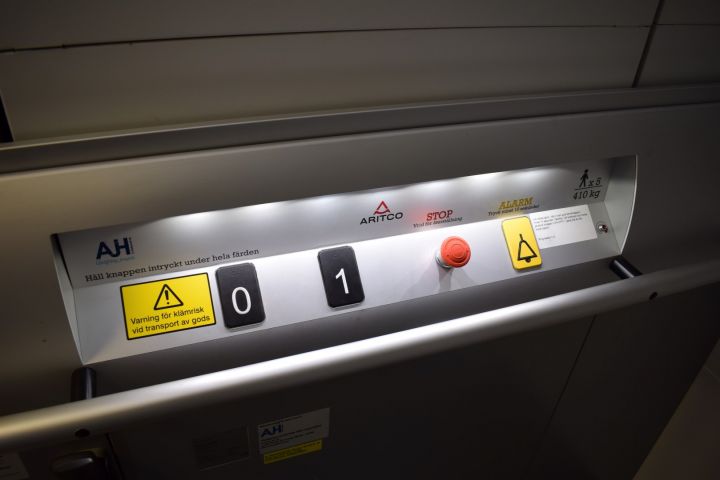 593809-7 Platform elevator Aritco 7000